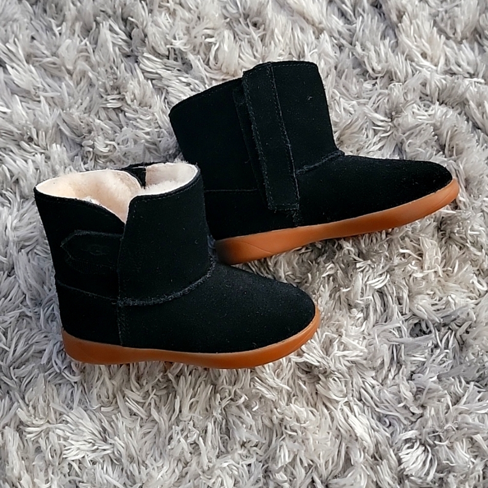 Ugg boot black toddler 7